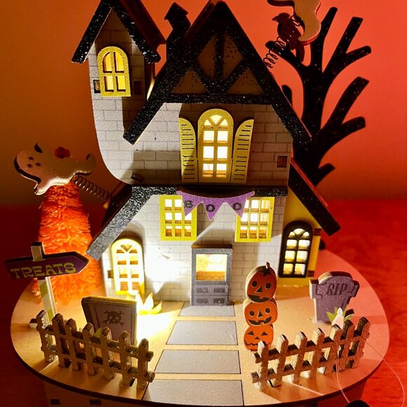 WORLD MARKET Laser Cut Wood Pumpkin Pile House LED LIGHTS HALLOWEEN BRAND NEW - Picture 8 of 11